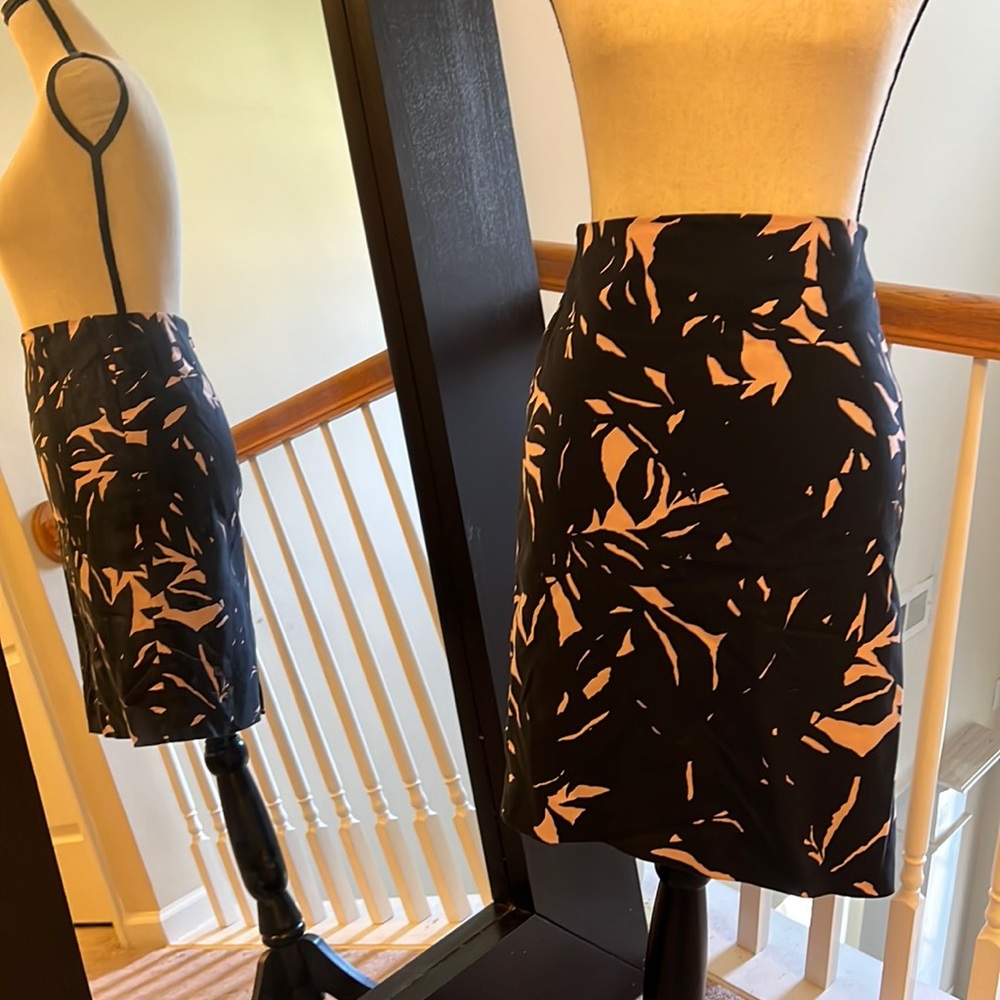 Ann Taylor | Navy and pink skirt